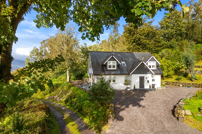 Taigh Geal, Ardbrecknish, By Inveraray, PA33 1BH